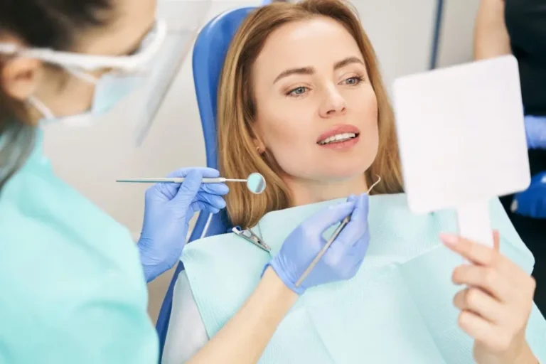 سمايل لينك|overcome the fear of visiting the dental clinic