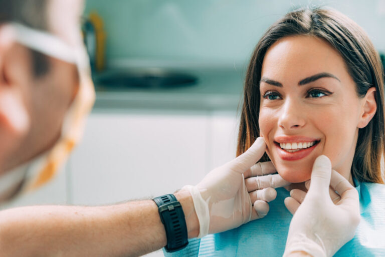 لماذا يعتبر مركز سمايل لينك من أفضل مراكز تجميل الأسنان؟