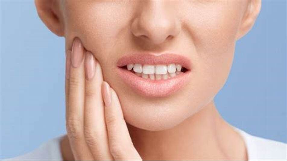 أسباب حساسية الأسنان وكيفية التعامل معها أسباب حساسية الأسنان وكيفية التعامل معها