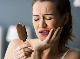 أطعمة تضر بأسنانك دون أن تشعر أطعمة تضر بأسنانك دون أن تشعر