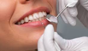 لماذا يعتبر مركز سمايل لينك من أفضل مراكز تجميل الأسنان؟