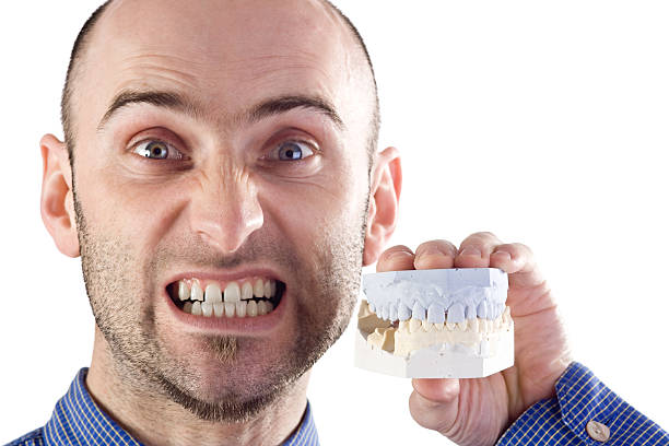 سمايل لينك | أخطاء شائعة بعد تركيب الأسنان: كيف تتجنّبها؟ 01155558285